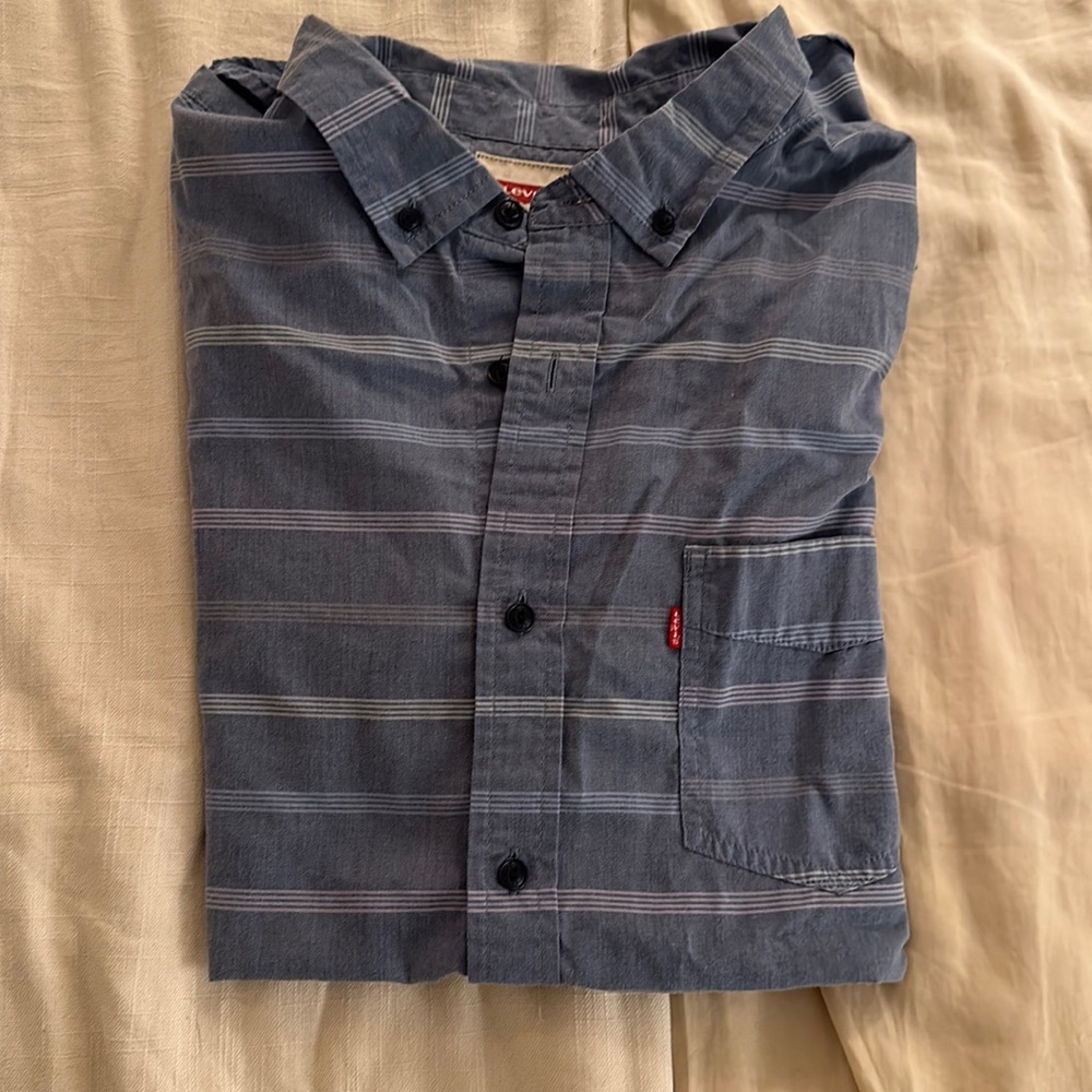 Levi’s short sleeve button down size large